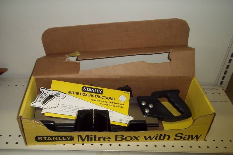 lot 125 image: Mitre box with saw