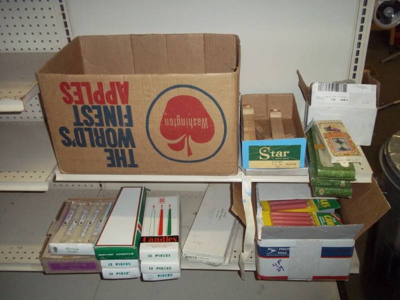 lot 130 image: Very large assortment of candles