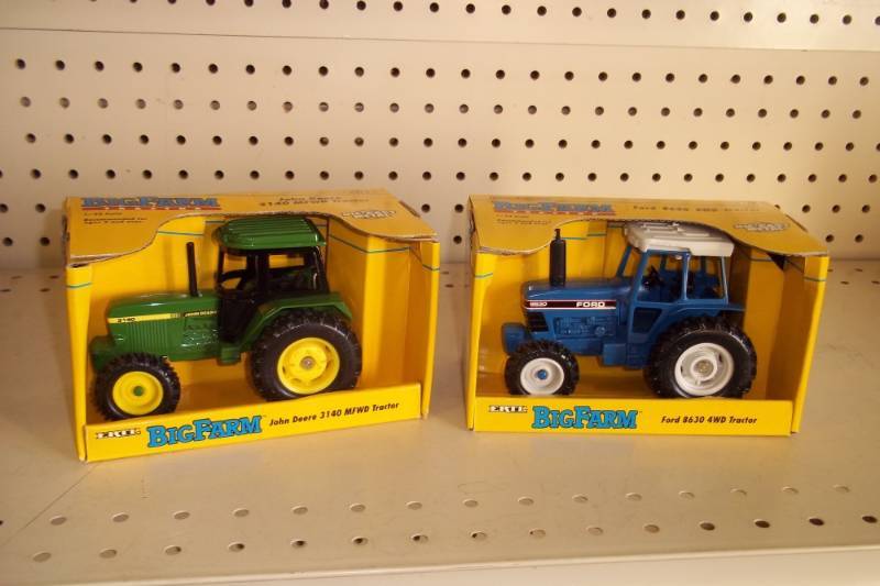 lot 133 image: Pair of Earl collector tractors, Ford and John Deere 132 scale