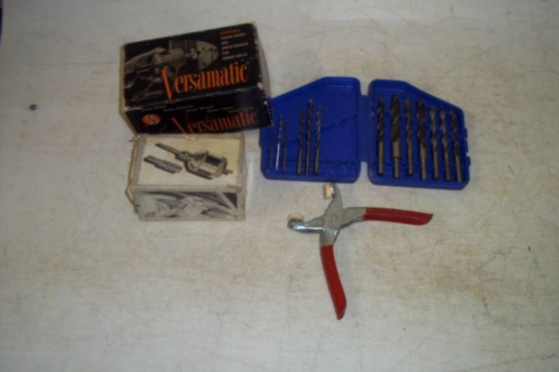 lot 152 image: Drill speed reducers, drill bits and tools