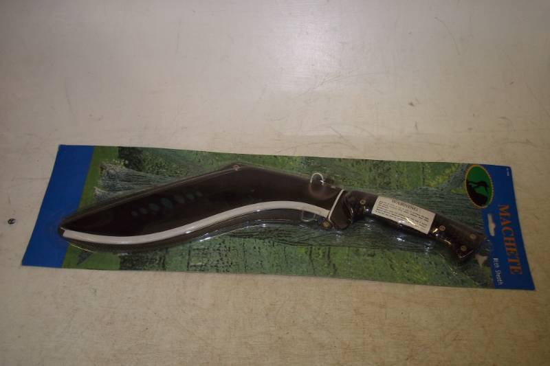lot 155 image: 20 Machete with sheath
