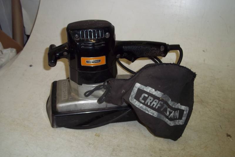 lot 158 image: 4 Craftsman sander
