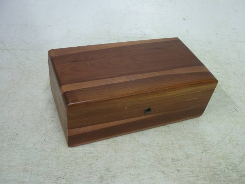 lot 187 image: Wood Trinket Box
