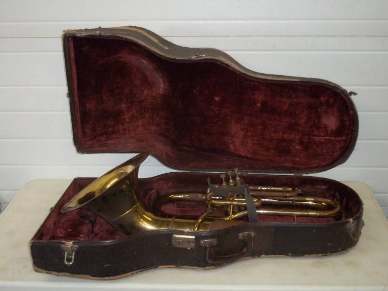 lot 3 image: Vintage baritone