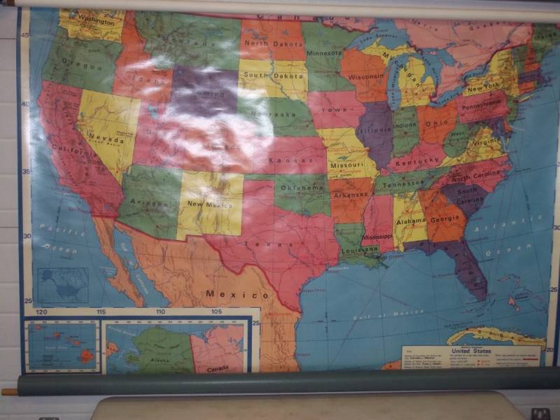 lot 4 image: 4 x 65 Vintage spring loaded United States school map