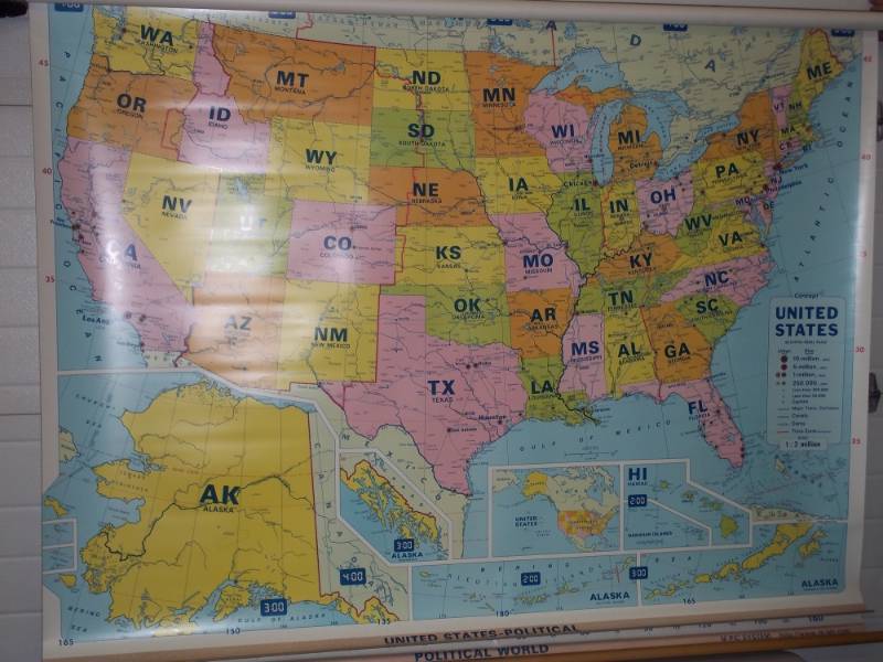 lot 5 image: Vintage Roll down double shool map world and U.S. 4 x 65