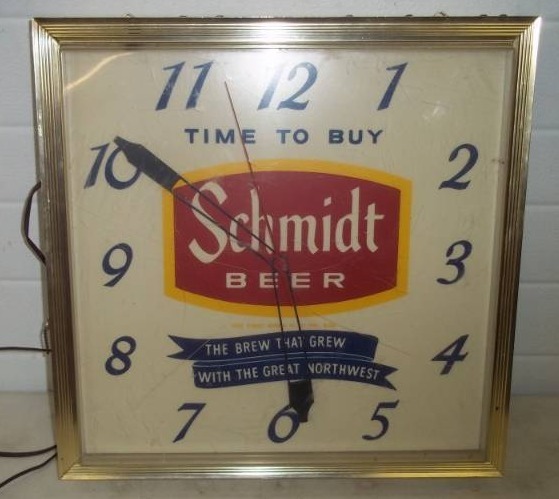 lot 6 image: Vintage Schmidt lighted beer clock bulb is burnt out 18