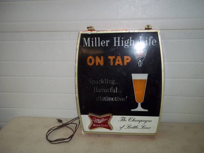 lot 8 image: 1950s Vintage Miller High Life display light, working, 17 x 21