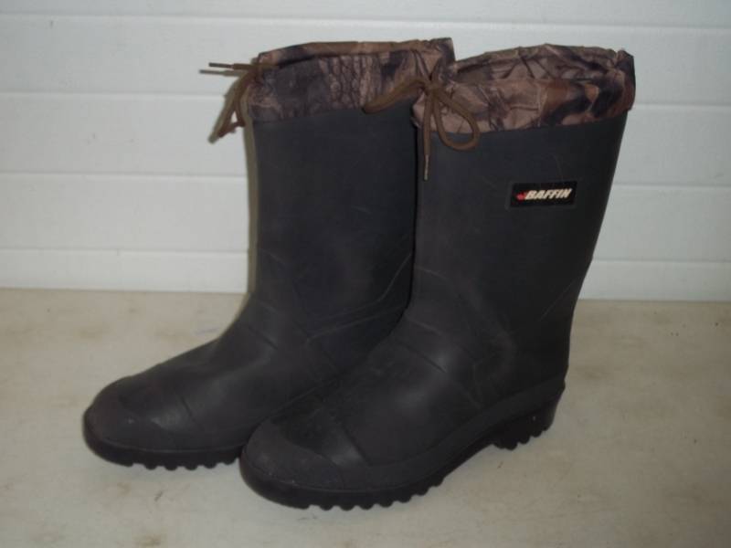 lot 20 image: Pair of insulated Baffin boots size 13