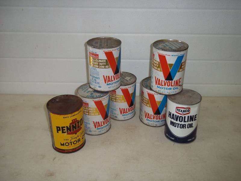 lot 22 image: 7 Vintage oil cans, all full, Havoline, Pennzoil and Valvoline