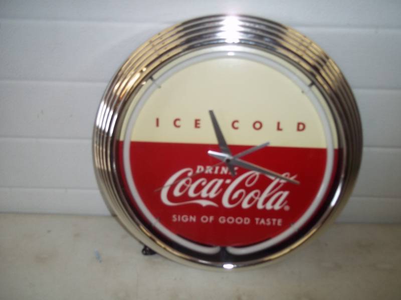 lot 32 image: Coca-Cola Lighted sign, 14, working