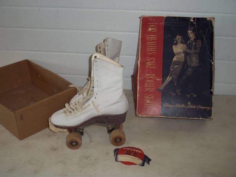 lot 45 image: Vintage 1950s roller skates with box