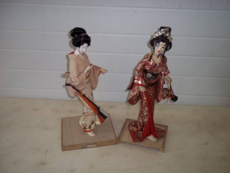 lot 55 image: Kyuge Tsu dolls, made in Japan, Yamaha dealership dolls
