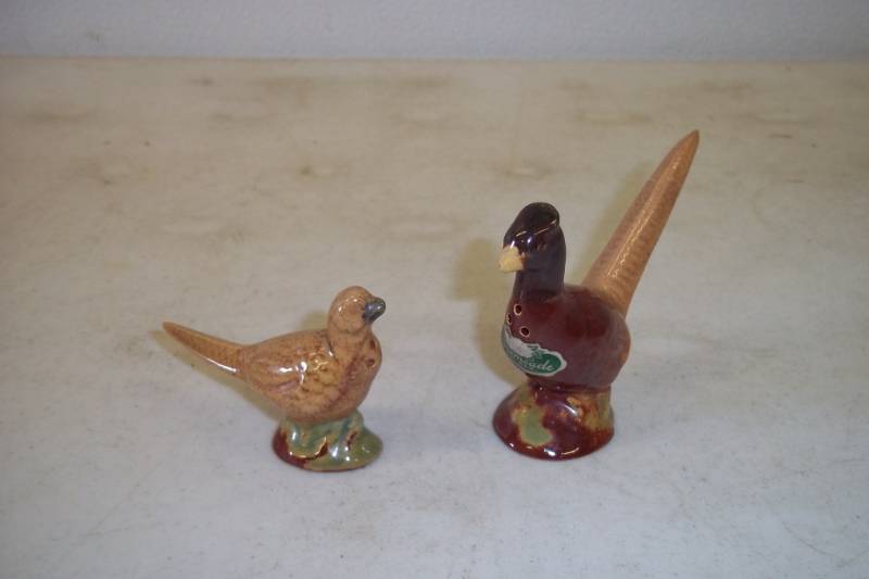 lot 85 image: Rosemead Pheasant salt and pepper shakers