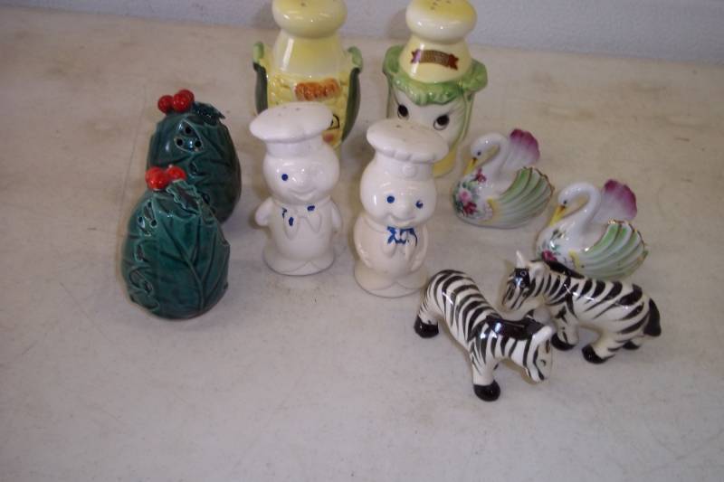 lot 86 image: Vintage salt and pepper shakers, Pillsbury doughboy, zebras, cats, eggs