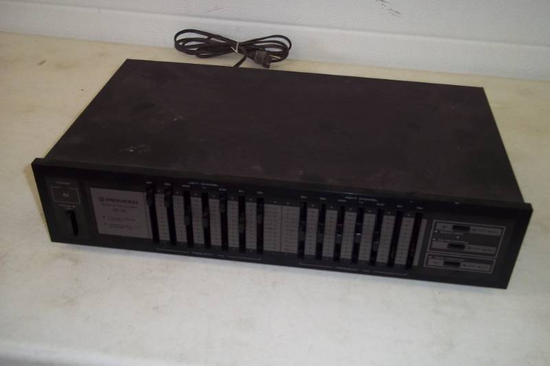 lot 92 image: Pioneer graphic equalizer GR560