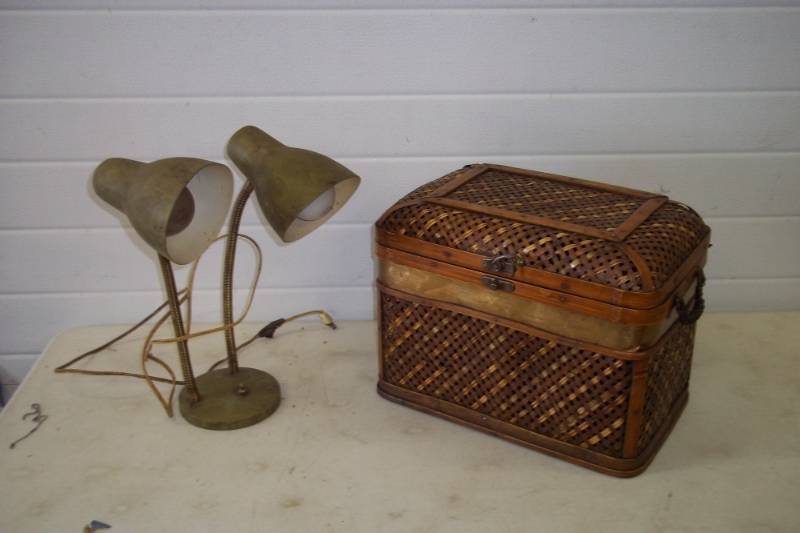 lot 102 image: Vintage wicker basket, vintage desk lamp