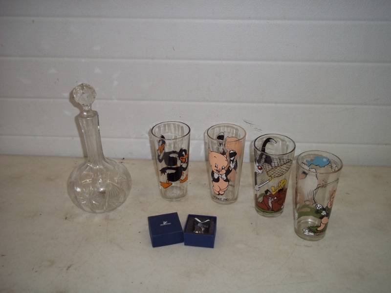lot 108 image: Looney Tunes character glasses, Swarovski crystal pendant, crystal liquor bottle