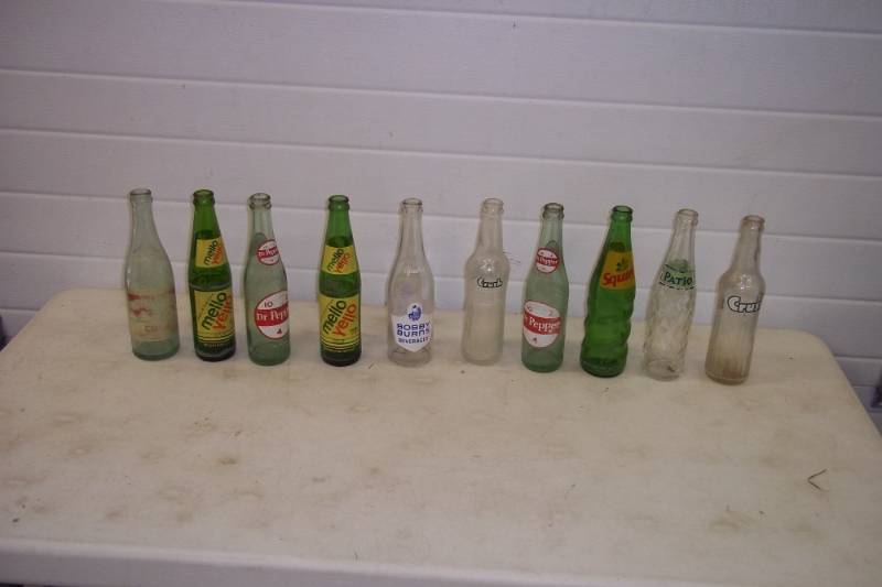 lot 117 image: 10 Vintage glass bottles, Bobby Burns, Royal Crown, Dr. Pepper, Crush, Mello Yello