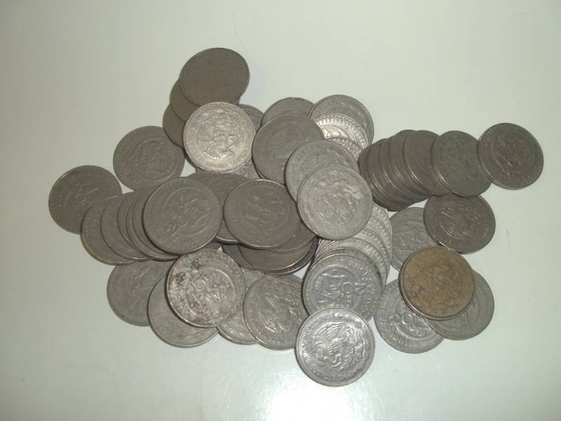 lot 6 image: Sixty Two $20 Pecos Mexican coins, mixed dates