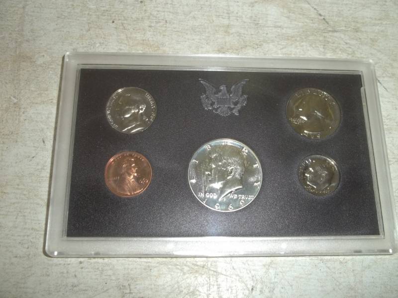 lot 22 image: United Sates Proof set 1969