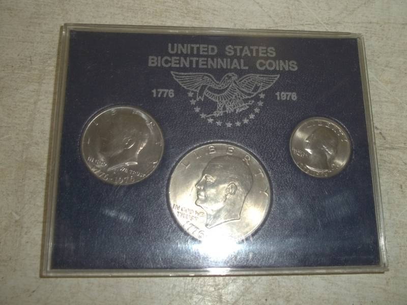 lot 24 image: Bicentennial coins, in case, 1976