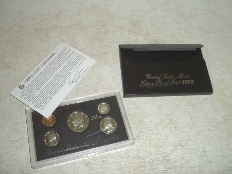 lot 49 image: 1992 United States Silver proof set with certificate of authenticity plastic is cracked