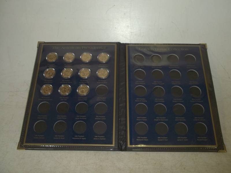 lot 52 image: The American Presidential Golden Dollar Collection with 11 coins