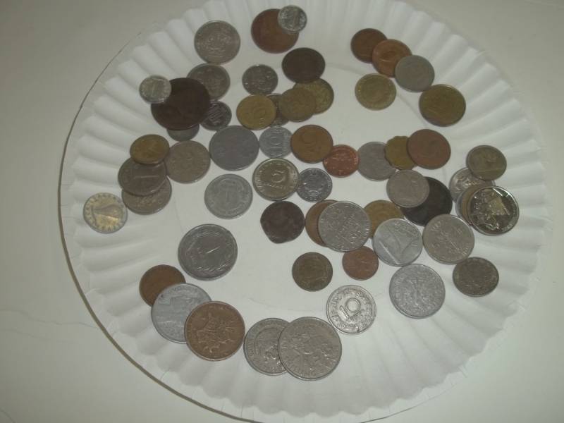 lot 122 image: Assorted foreign coins