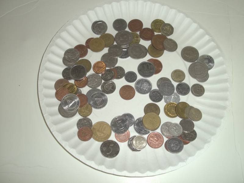 lot 124 image: Assorted foreign coins