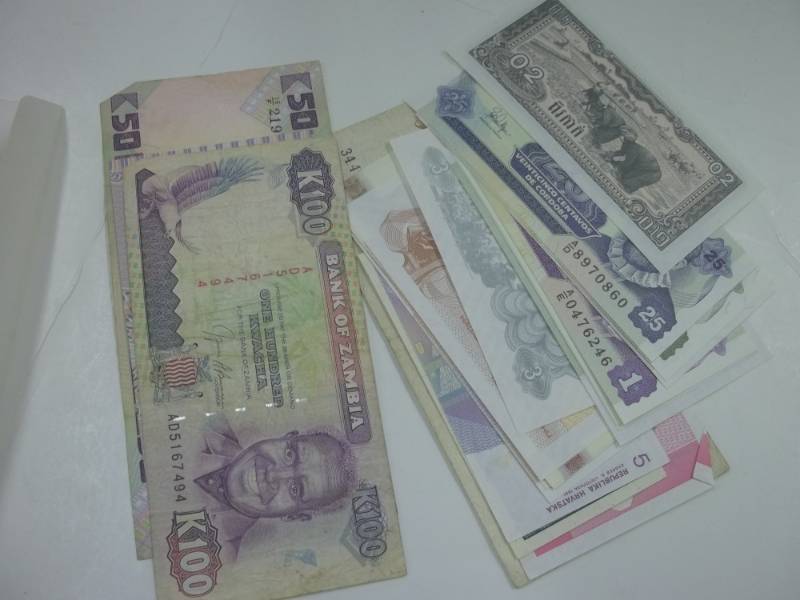 lot 186 image: Approximately 30 assorted foreign currency bills