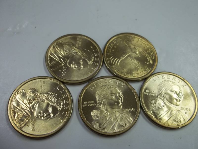 lot 194 image: 5 Sacagawea Dollar coins
