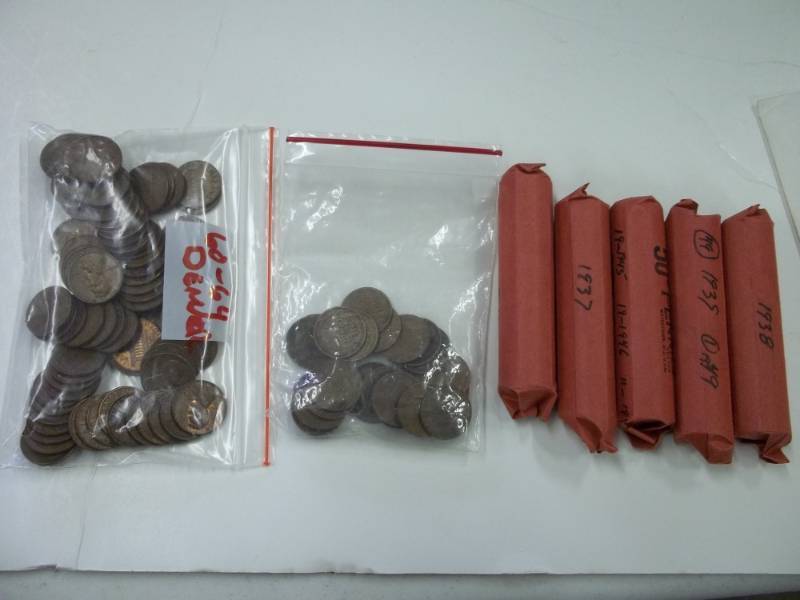 lot 200 image: Large group of assorted pennies