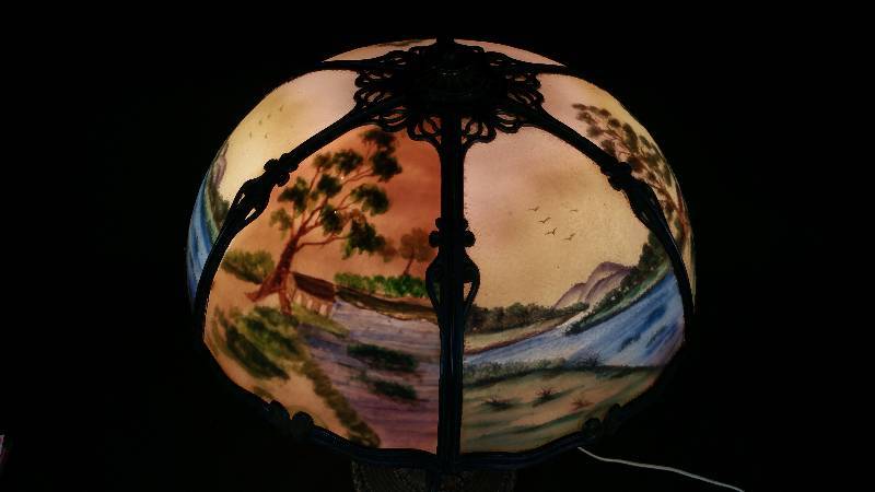 lot 1 image: Gorgeous Reverse Painted Table Lamp