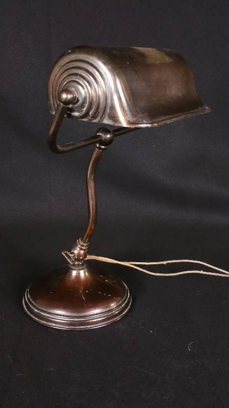 lot 7 image: Unique Vintage Desk Lamp