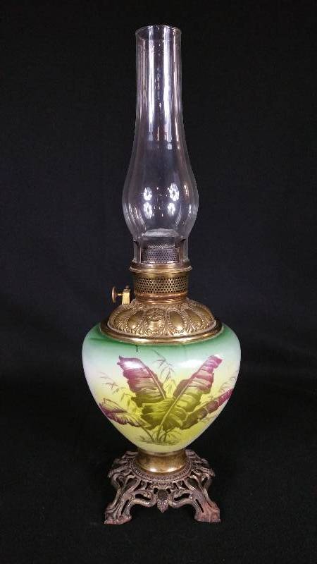 lot 14 image: Antique Kersene Parlor Lamp w Royal Burner