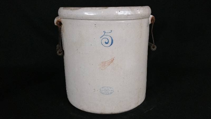 lot 20 image: Antique 5 Gallon Red Wing Handled Crock