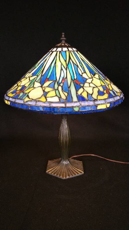 lot 8 image: Vivid Stained Glass Tiffany Styled Lamp