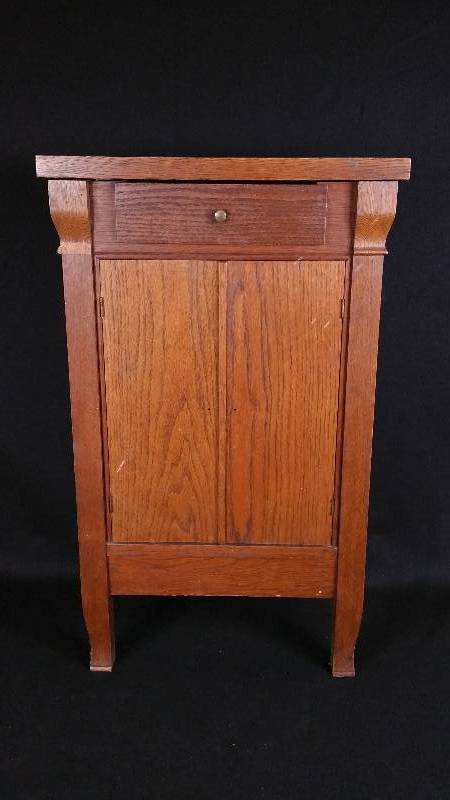 lot 32 image: Petite Antique Comode