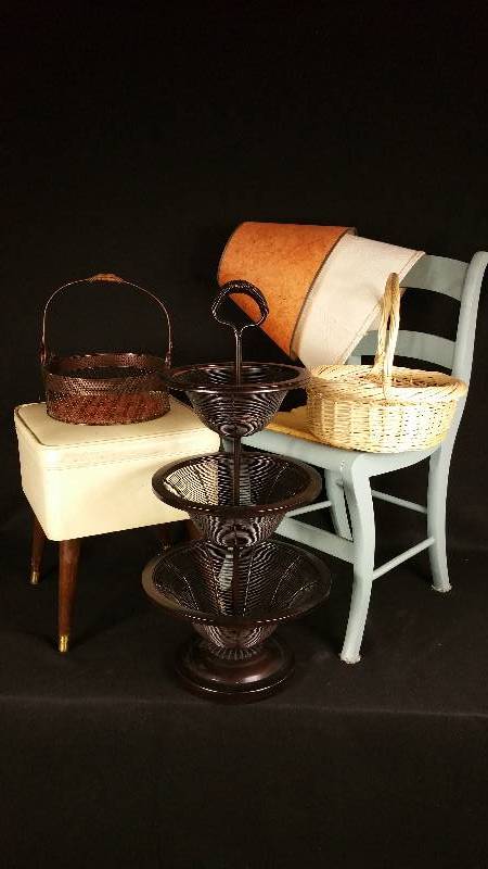 lot 40 image: Assorted Household Items