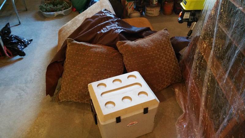 lot 78 image: Koolatron Cooler & Cushions & Pillows