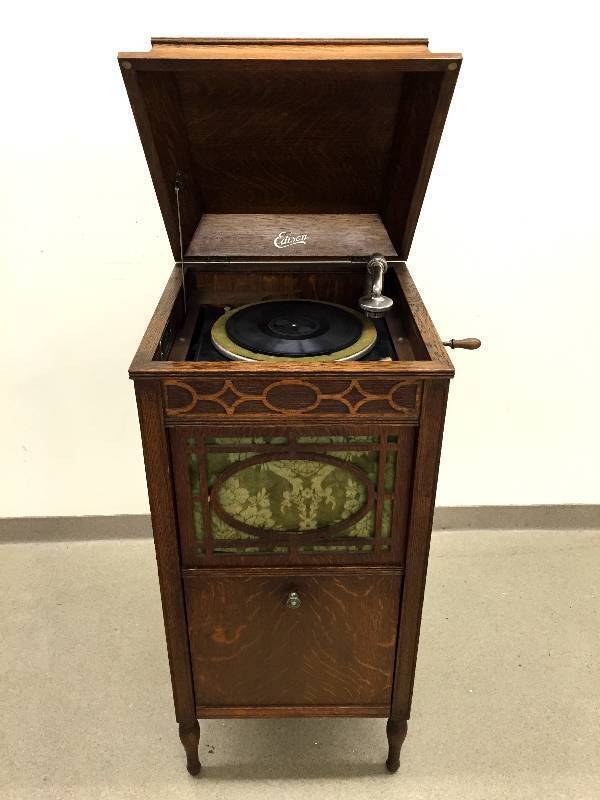 lot 0 image: Working Gorgeous Antique 1913 Thomas Edison Model C150 Phonograph