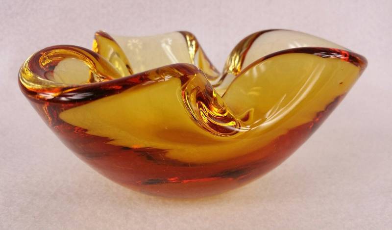 lot 83 image: Beautiful Murano Bowl Ashtray Dish Sommerso Brown Topaz Golden Yellow Amber