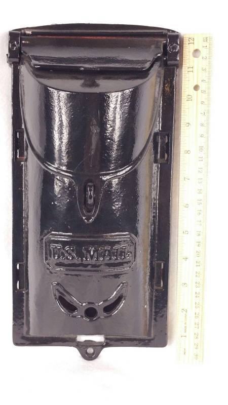 lot 84 image: Antique U.S. Mail Cast Iron Mail Box Peep Hole Double Top Door VERY NICE