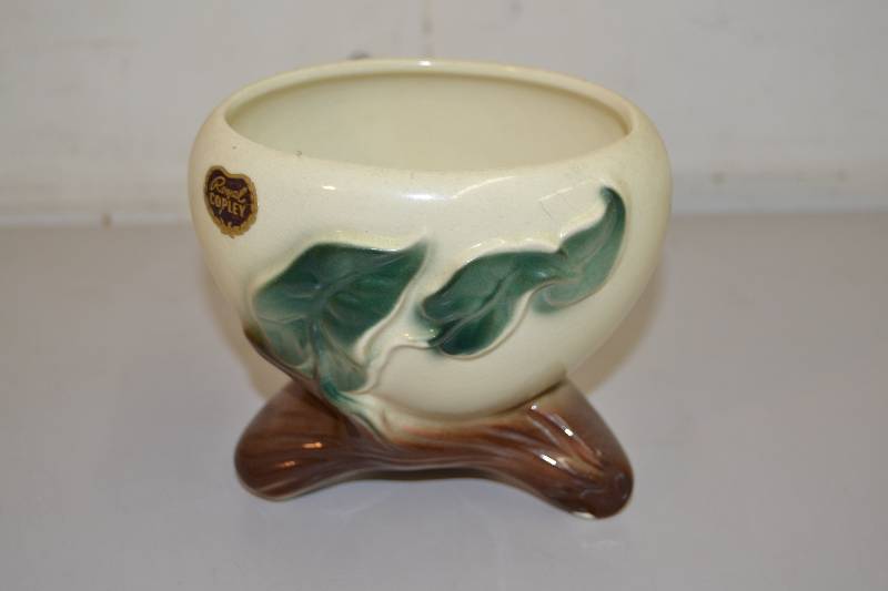 lot 2 image: Royal Copley Planter