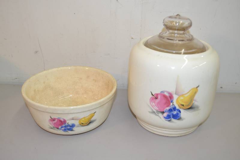 lot 4 image: Knowles Utility ware Items