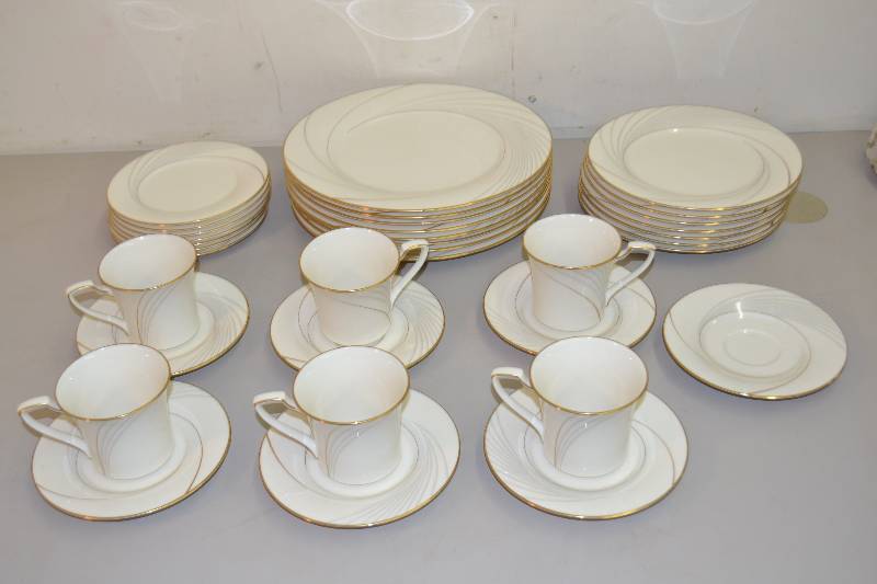 lot 6 image: Noritake Fine China
