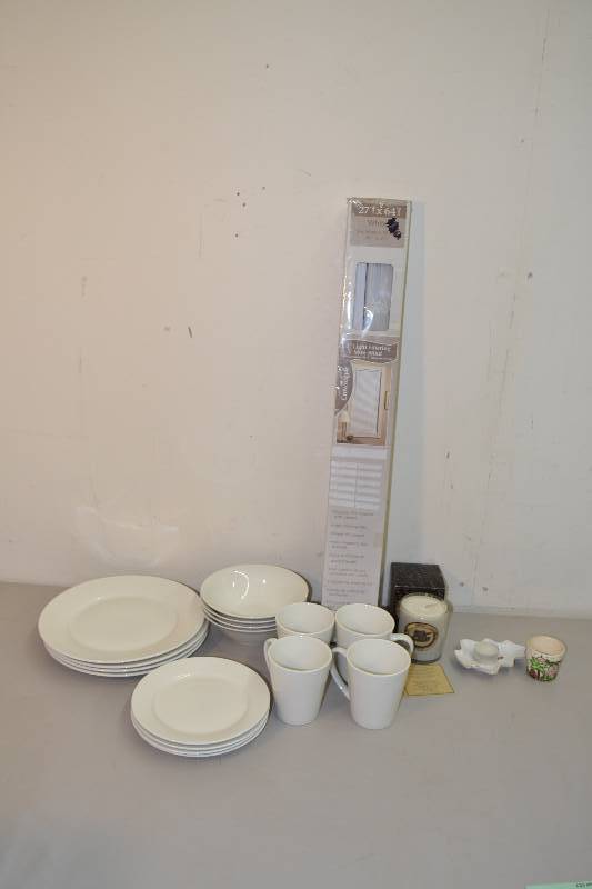 lot 7 image: Dishes Set, Household