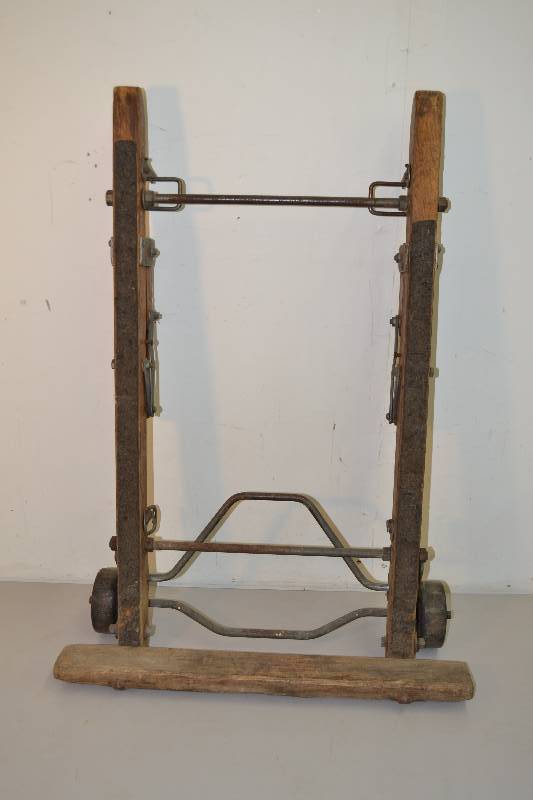 lot 8 image: Vintage Appliance Cart    (INCLUDES LOT 9)