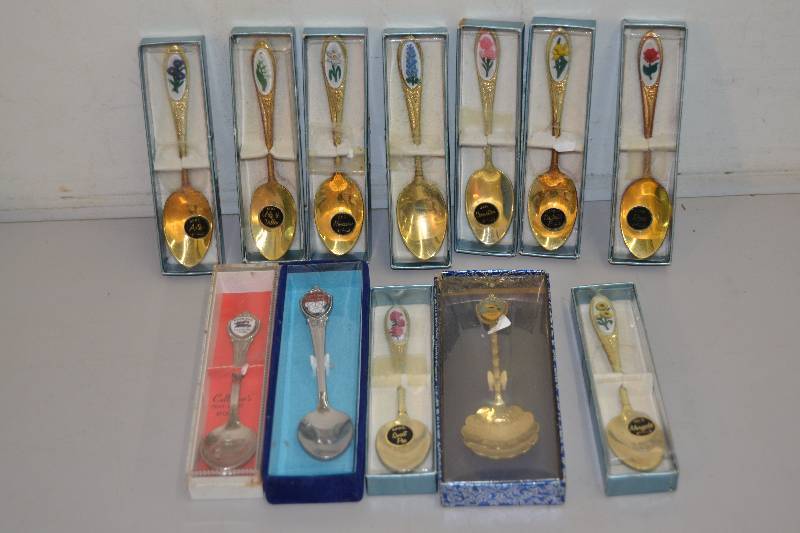 lot 10 image: Collectable Spoons